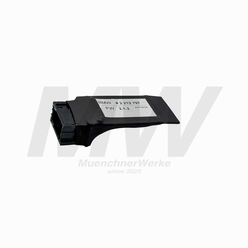 MuenchnerWerke genuine BMW Race Display electronic control module for M Performance steering wheels V1 and V2, compatible with BMW E81, E82, E87, E88, E90, E91, E92 and E93, providing plug-and-play Race Display operation.