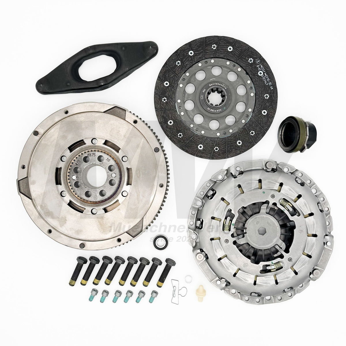 MuenchnerWerke komplettes Kupplungsersatzset mit LuK Zweimassenschwungrad, LuK Kupplungssatz, SACHS Pilotlager und Original BMW Komponenten passend für BMW E46 M3 Coupé, Cabrio und M3 CSL, Referenznummern 21212282667 und 21212229900.