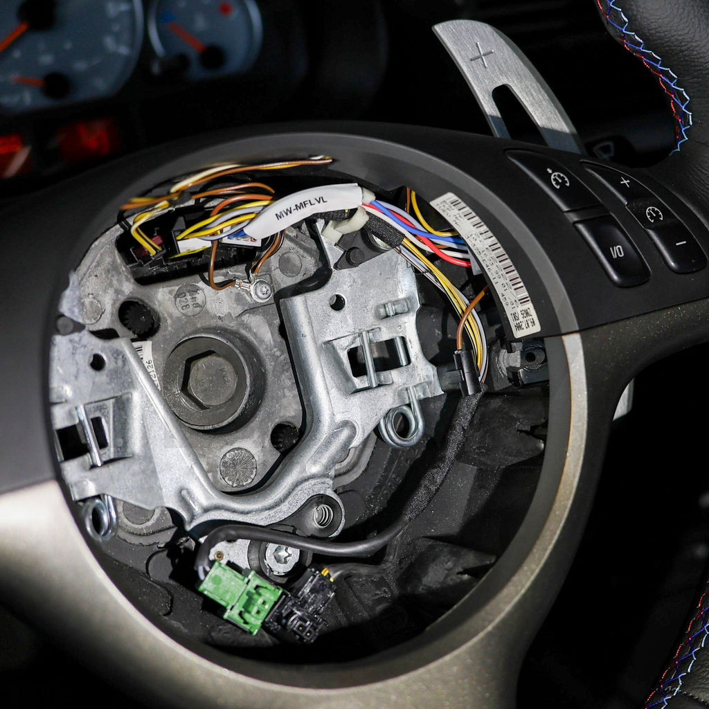 MuenchnerWerke MW Anschlusskabel für Multifunktionslenkrad und Wickelfeder, passend für BMW E39, E46 und E53, mit fahrzeugspezifischen Steckverbindern, Kabelfarben und Leitungsquerschnitten nach Serienvorbild.