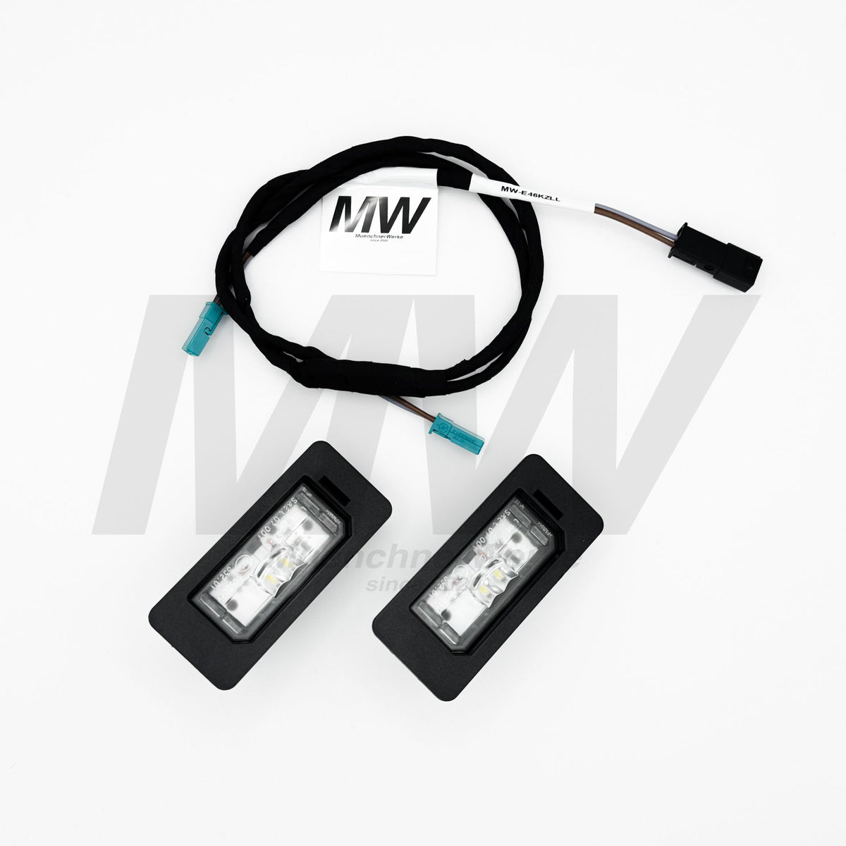 MuenchnerWerke Komplettset mit MW Adapterkabel und zwei originalen BMW LED-Kennzeichenleuchten, passend für BMW E46 M3 und M3 CSL mit CSL-Heckklappenumbau. Plug-and-Play-Nachrüstung der LED-Kennzeichenbeleuchtung, Referenznummer 61127833548.