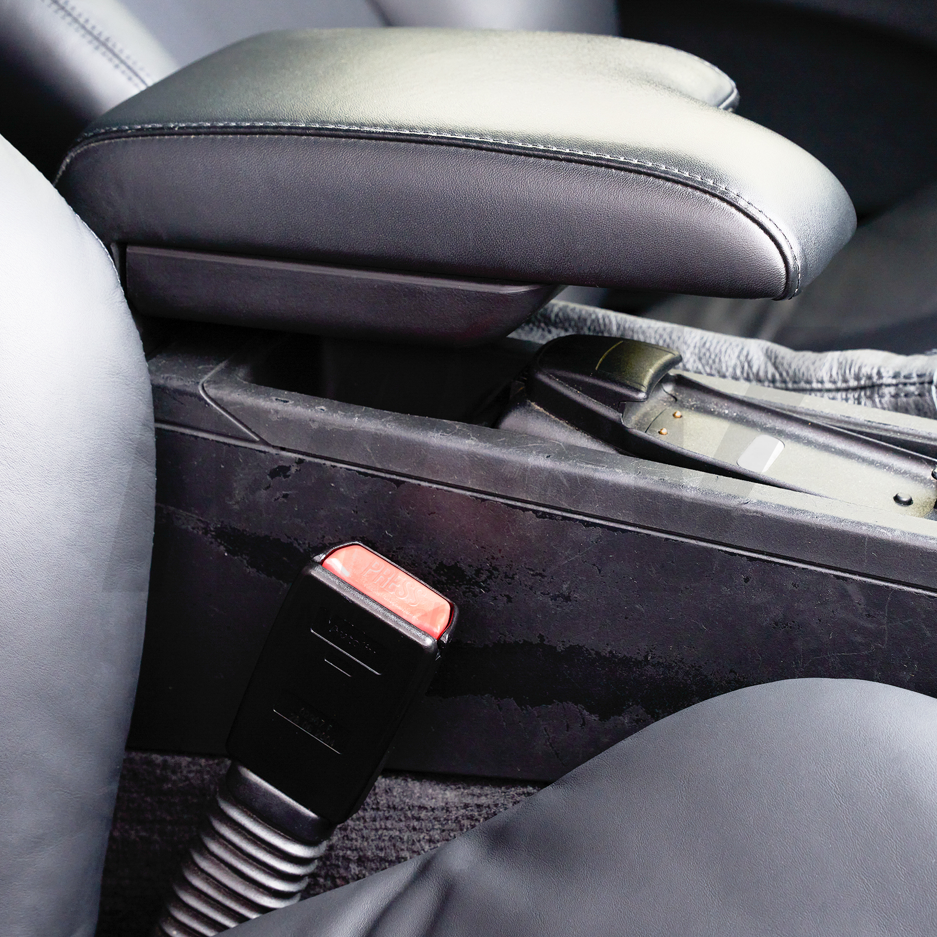 MW Seatbelt Protector, Gurtschloss Protektor, Gurtschlossschutz, Gurtschlossschoner, 70mm, Auto Sicherheitsgurt Schutz, Abschnallschutz fürs Auto, Gurtschloss Sicherung, 2 Stück, Universell passend